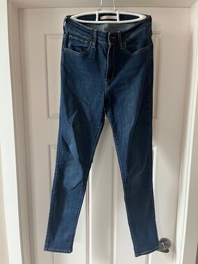 Levi's 721 High Rise Skinny Dark Wash Jeans for Women- Size 28x30